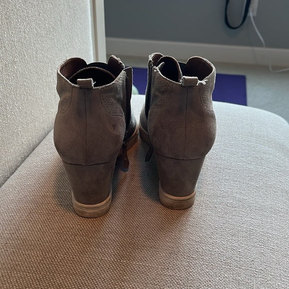 Paolo wedge sneakers.  Very comfortable.  Good condition. - Picture 3 of 6